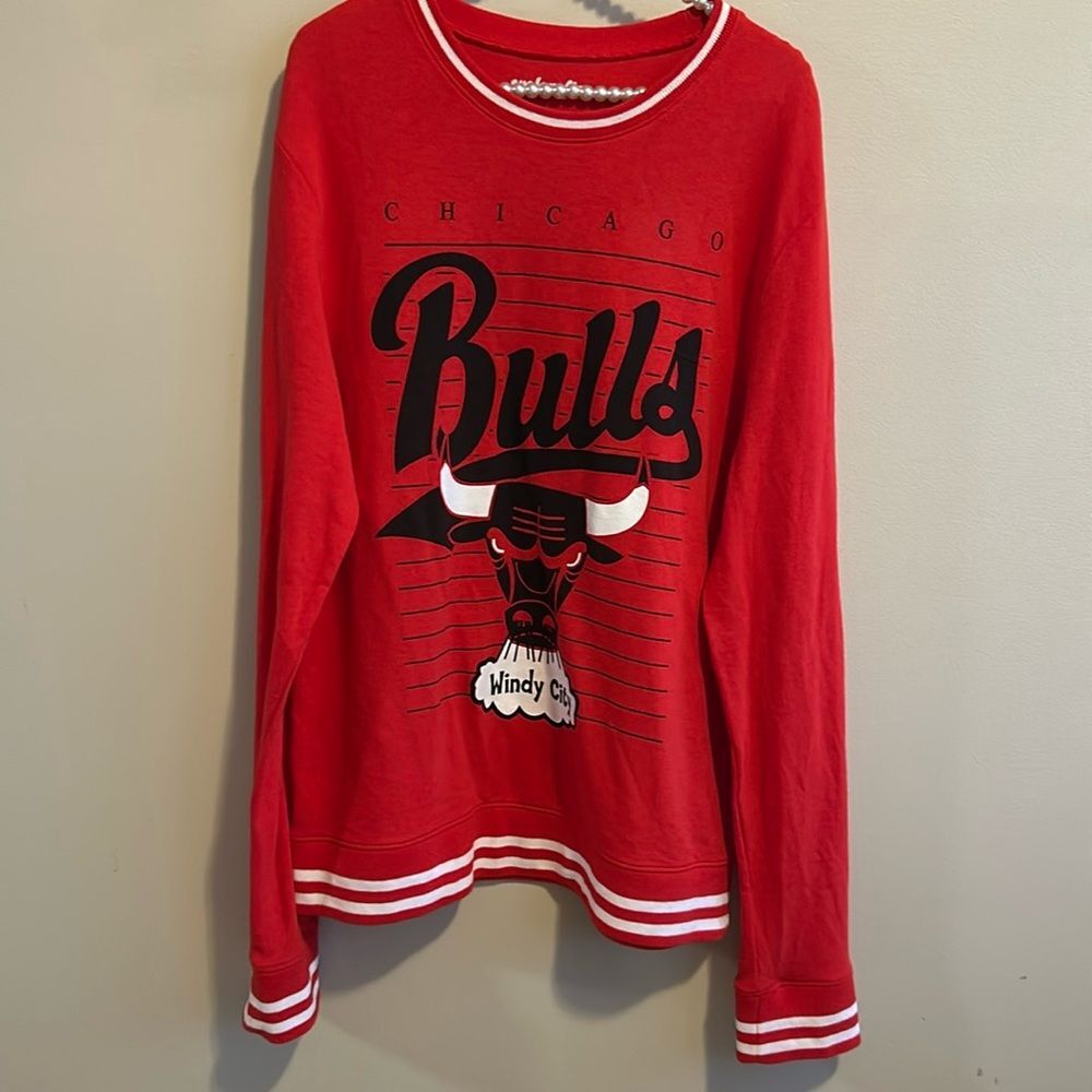 Hardwood Classics Chicago Bulls Red Windy City Sweatshirt Striped Trim Large
